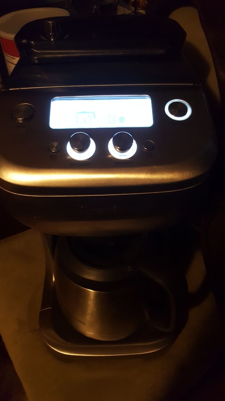 BREWVIle Cofee grainder and maker