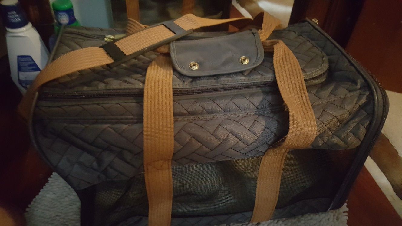 Pet carrier