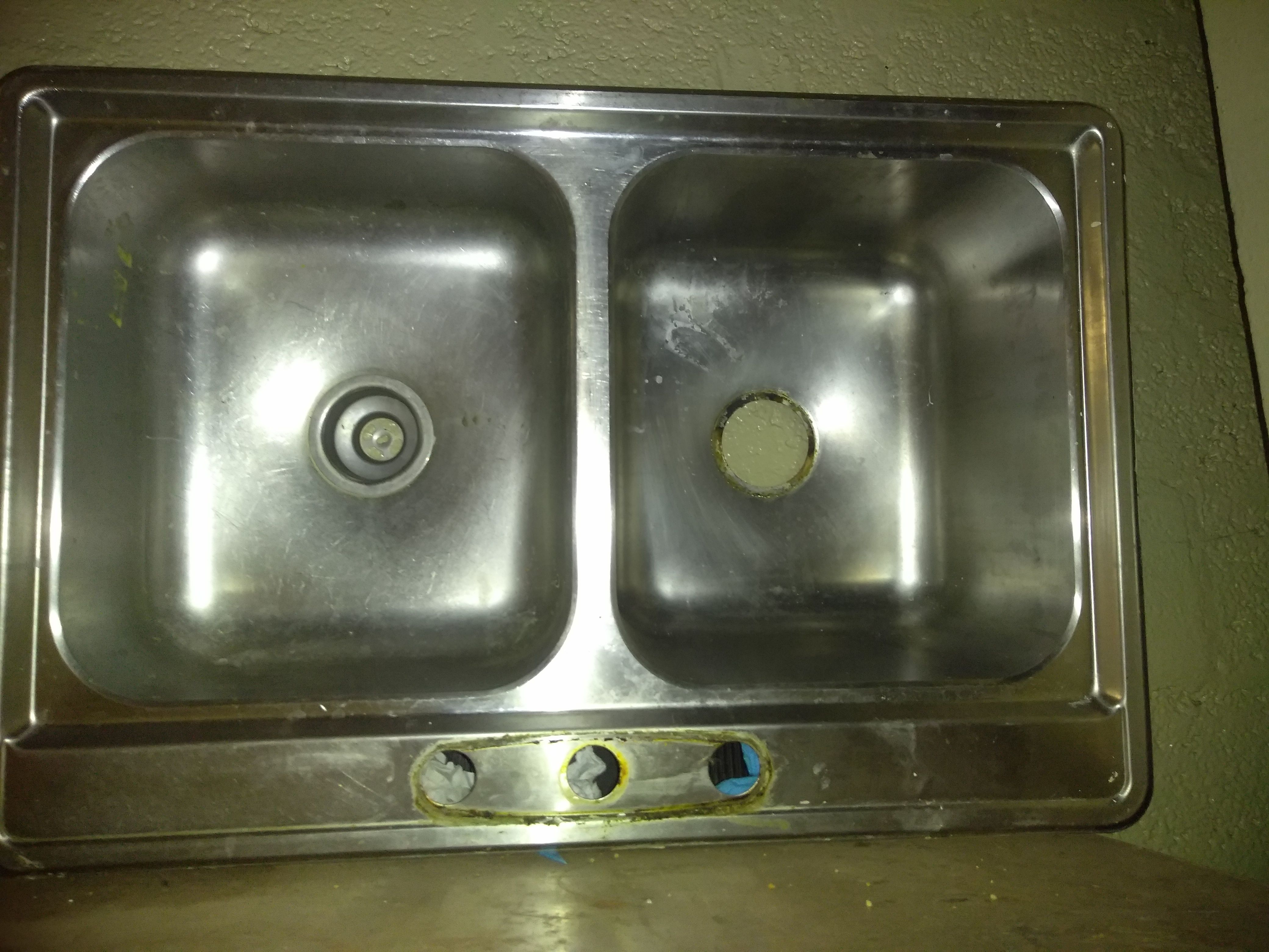 Dual sink used, no mounting clips. Not broken