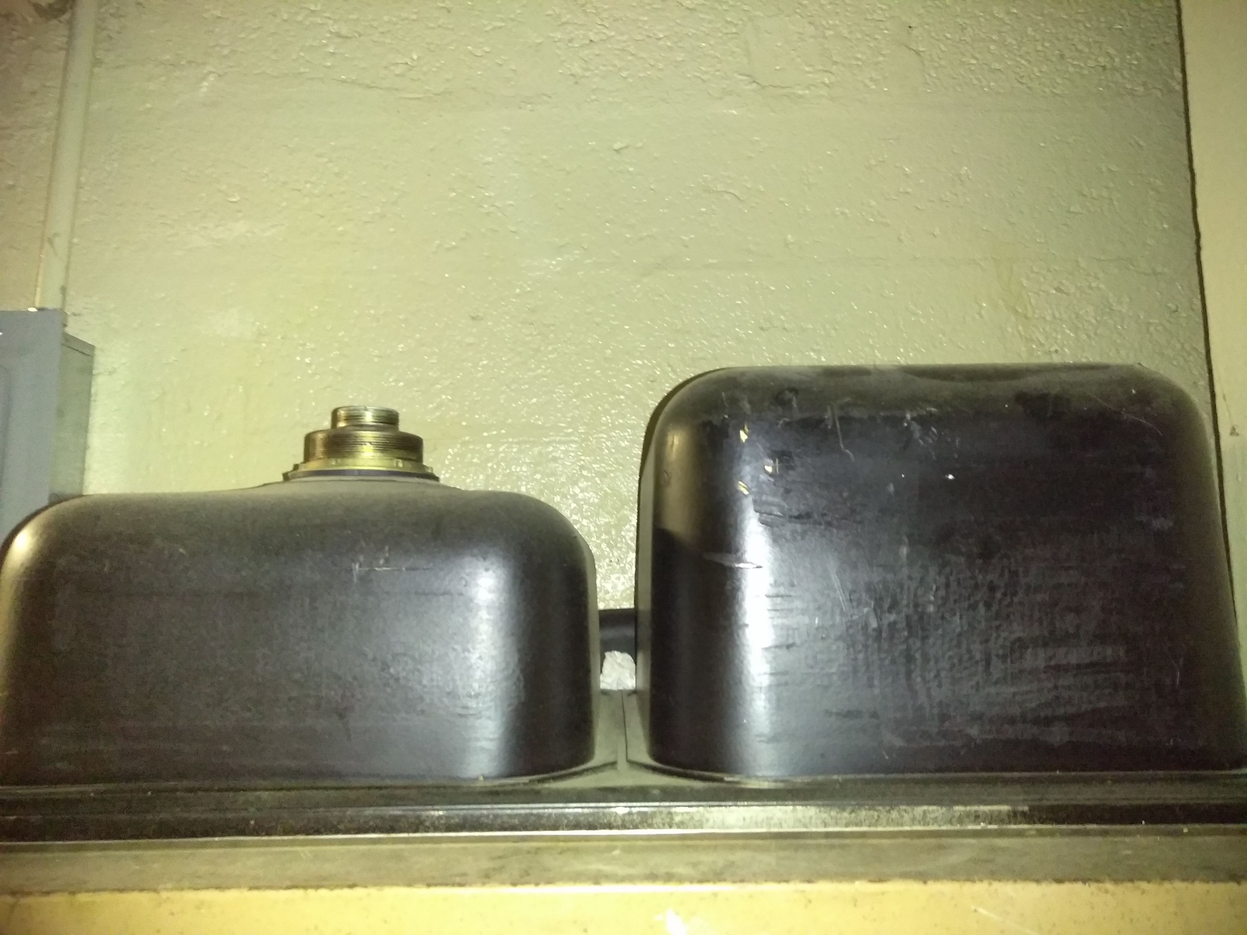 Dual sink used, no mounting clips. Not broken - photo 2