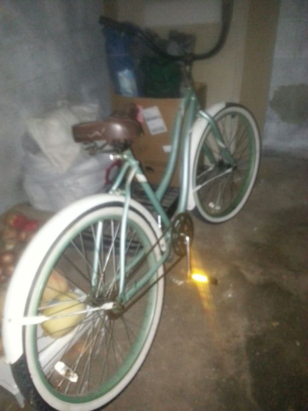 Wide handle female bike