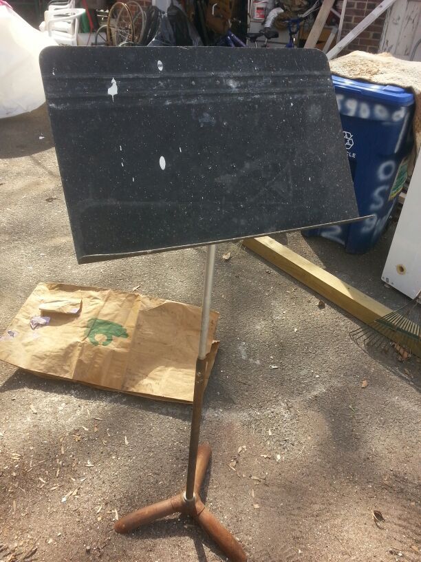 Music sheet stand