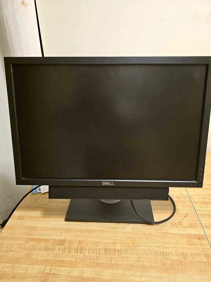 Dell UltraSharp 24" FHD Monitor with AX510 Soundbar