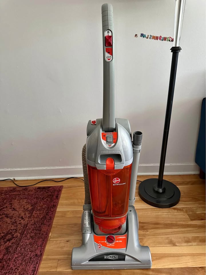 Hoover EmPower Bagless Upright Vacuum – Powerful & Reliable!