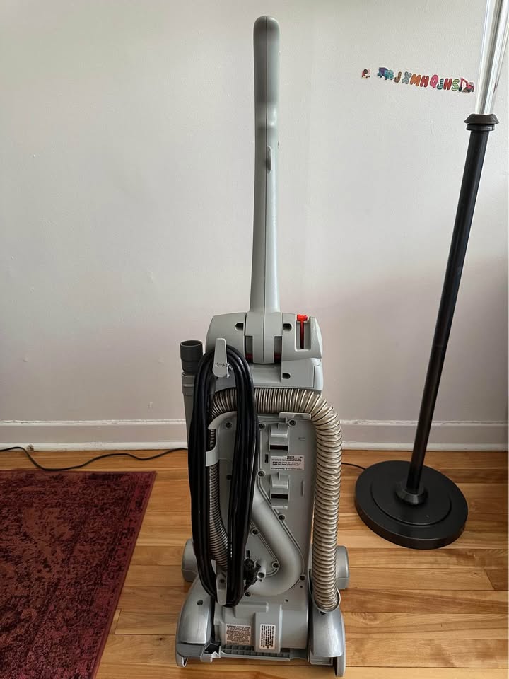 Hoover EmPower Bagless Upright Vacuum – Powerful & Reliable! - photo 2