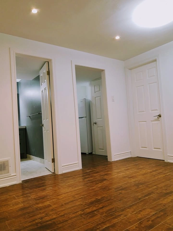 2 Beds 1 Bath - Apartment - photo 2