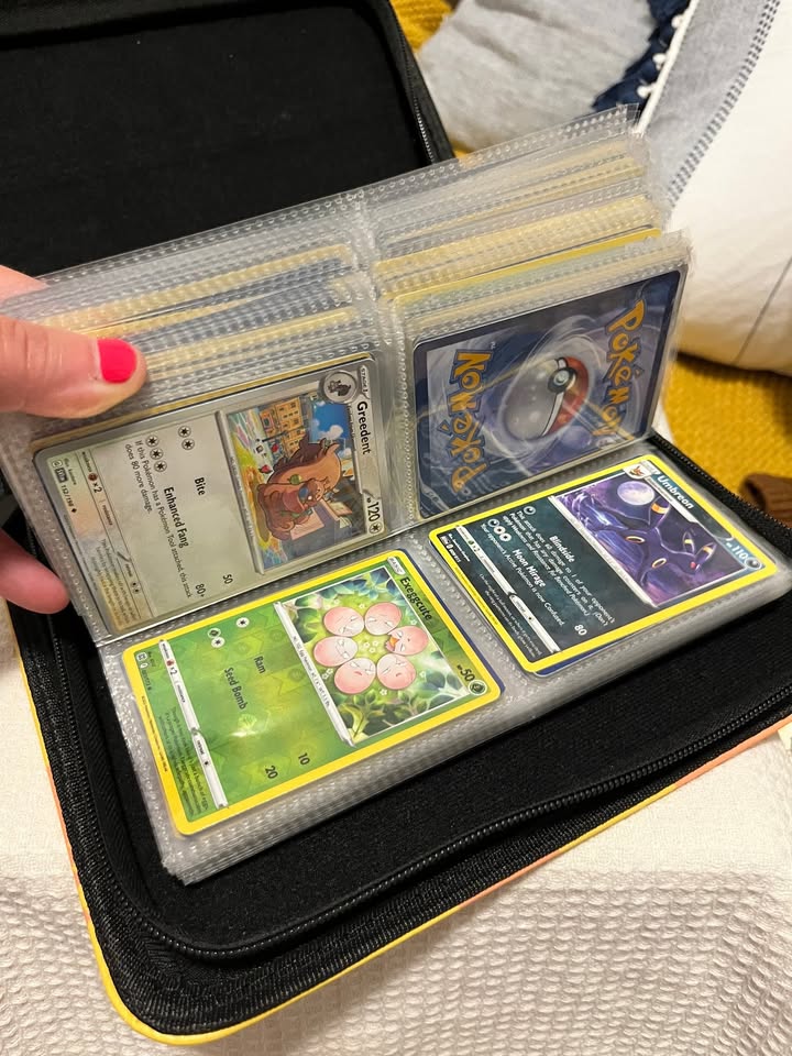 Pokémon Card Binder - Full of Commons, Uncommons & Holos - photo 3