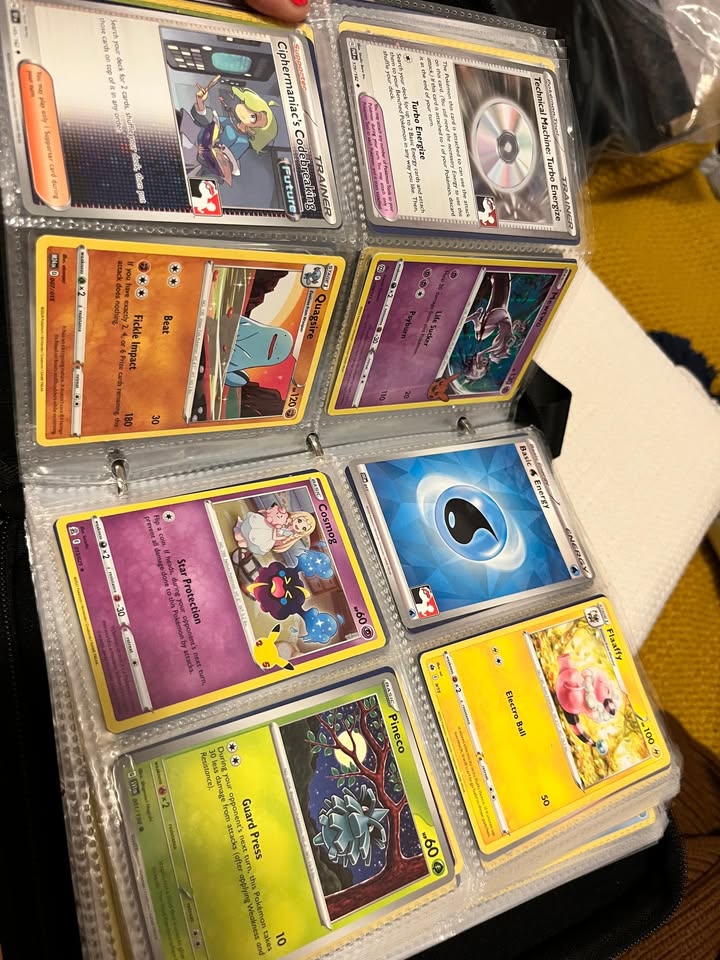Pokémon Card Binder - Full of Commons, Uncommons & Holos - photo 5