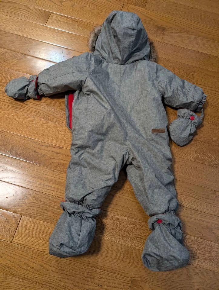 OshKosh Infant Snowsuit 6-9 months - photo 4
