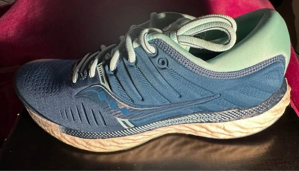 BNIB Saucony Hurricane 22 Women's Size 9 - photo 4