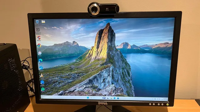Gateway Windows 11 Pro Small Form Factor Computer image indicator(2)