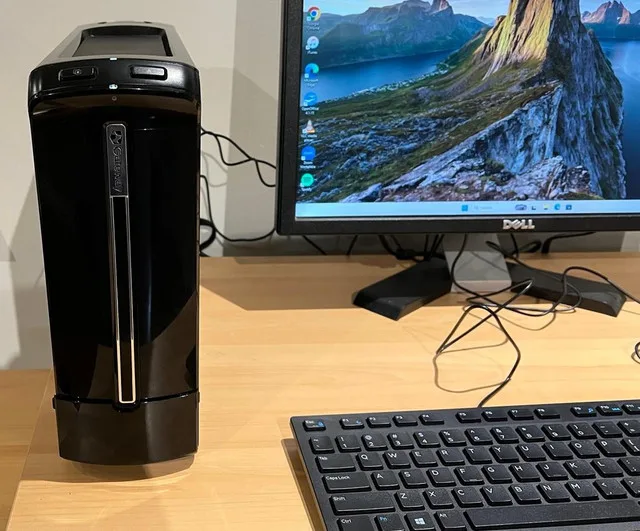 Gateway Windows 11 Pro Small Form Factor Computer image indicator(3)