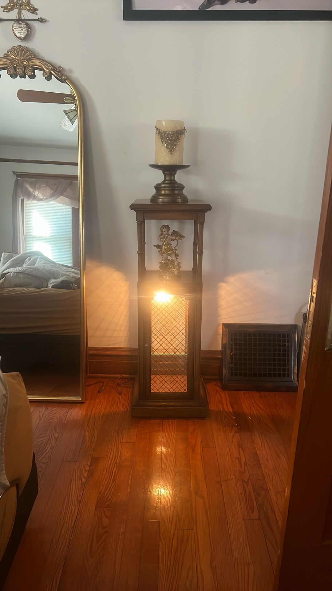 Curio With Light And Cristal