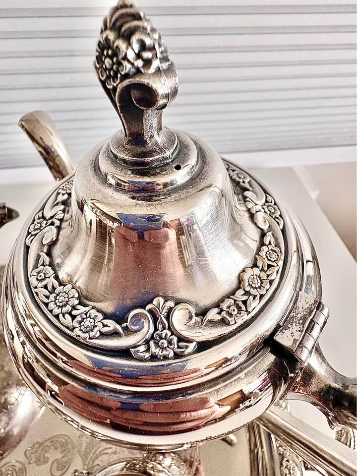 Roger's & Bro Silver Plated Coffee Pot - photo 2