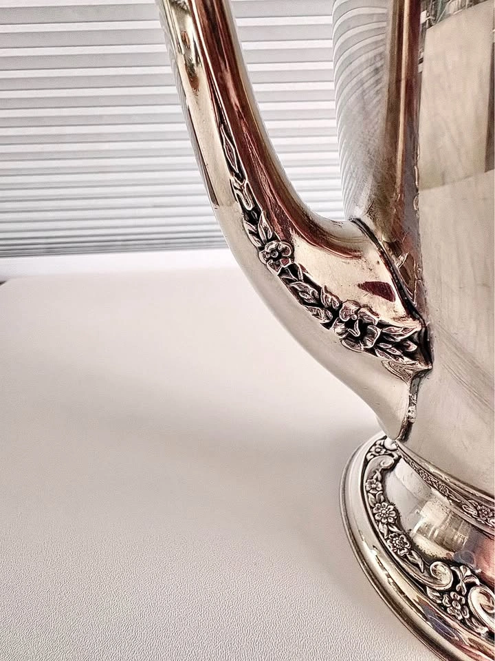 Vintage WM. A. Rogers Silver Plated Teapot - photo 5