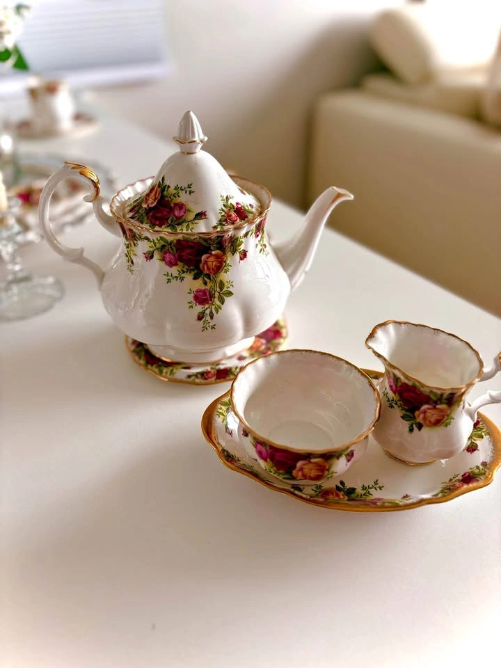 Royal Albert Old Country Roses Teapot Set w/ Tray