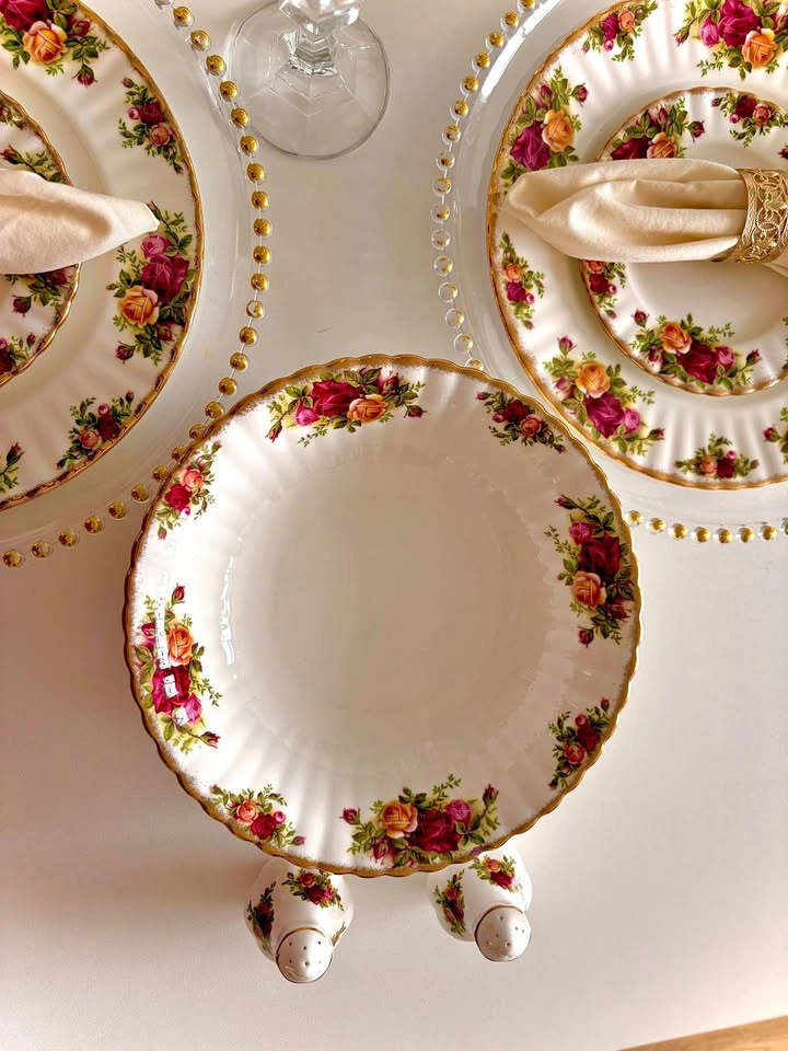 Royal Albert Old Country Roses Serving Bowl