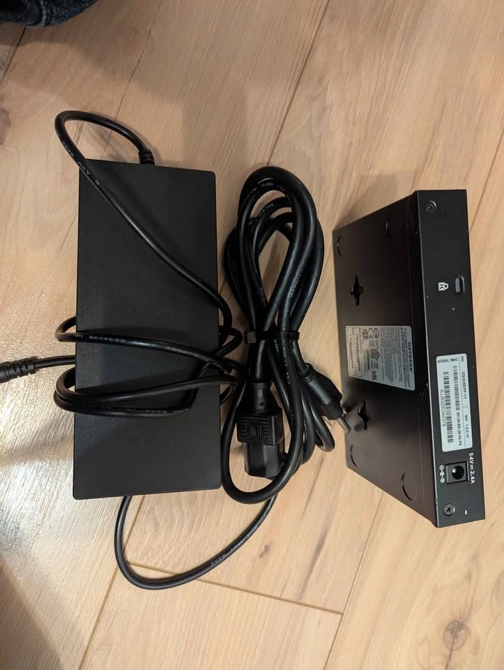 Netgear 4 Port POE Switch - New - photo 3