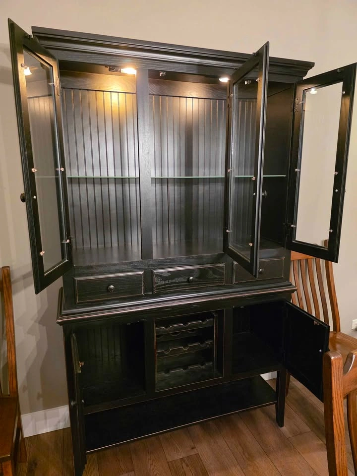 Beautiful China Cabinet - photo 2
