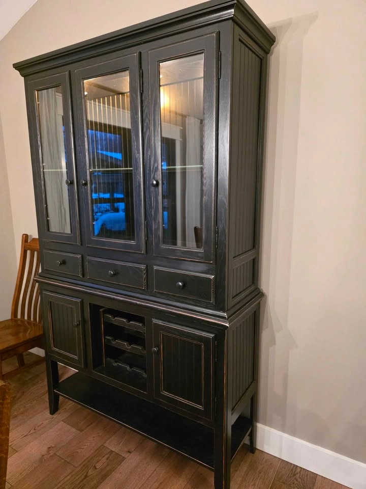 Beautiful China Cabinet - photo 3