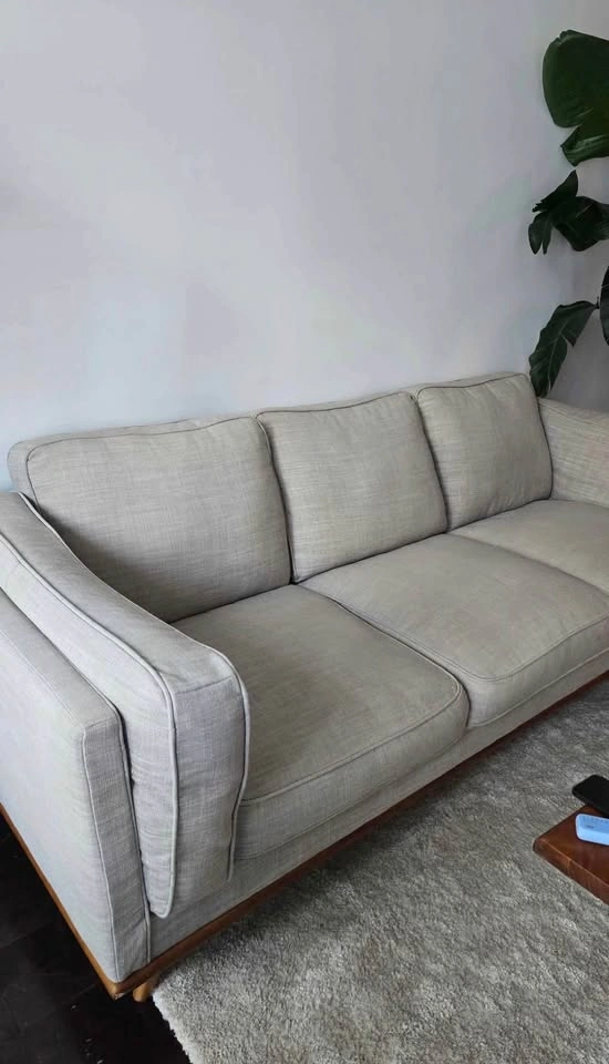 Light grey 3-seater sofa wood base - photo 3