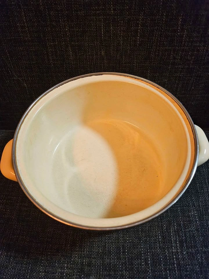 1970's Enamel Cookware - Apple Design Pot - photo 2