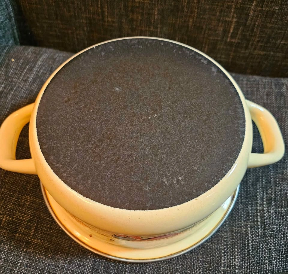 1970's Enamel Cookware - Apple Design Pot - photo 3