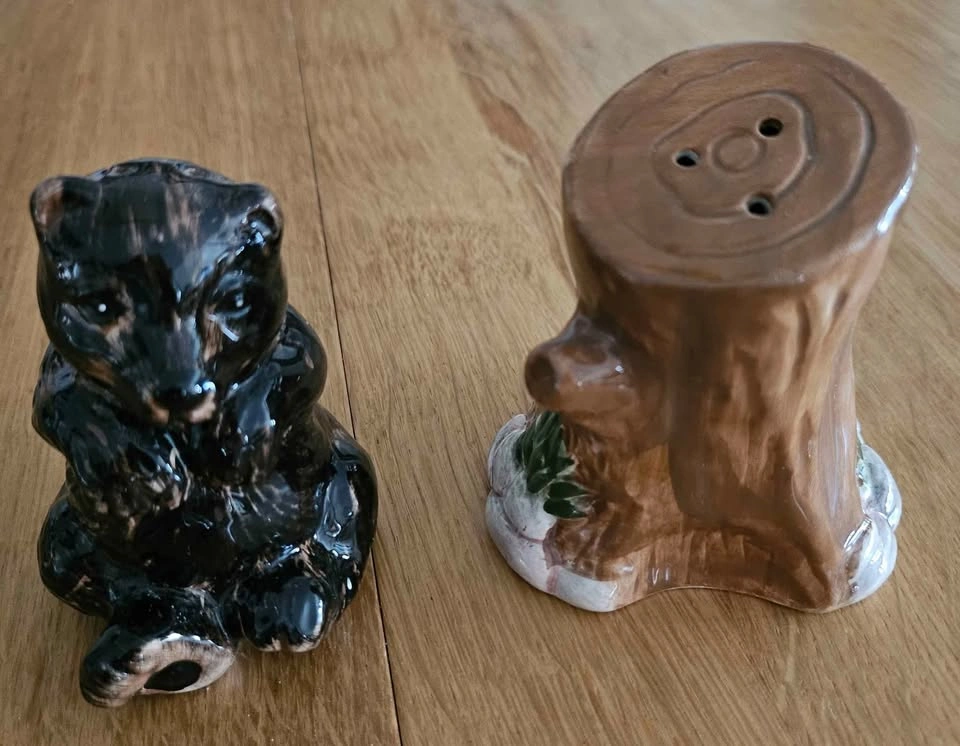 Cabin Fever Bear & Tree Stump Salt & Pepper Shakers - photo 2