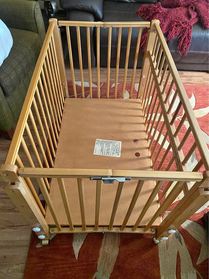 Portable Fold Up Baby Crib with Wheels