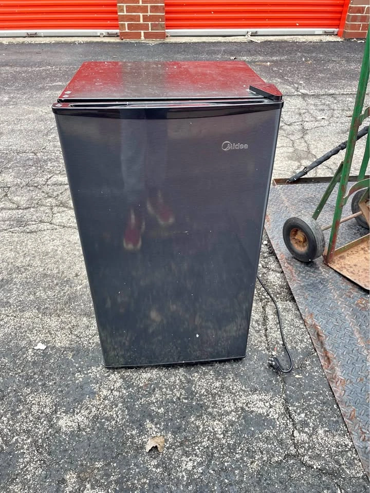 Midea 3.3 cu Mini Fridge