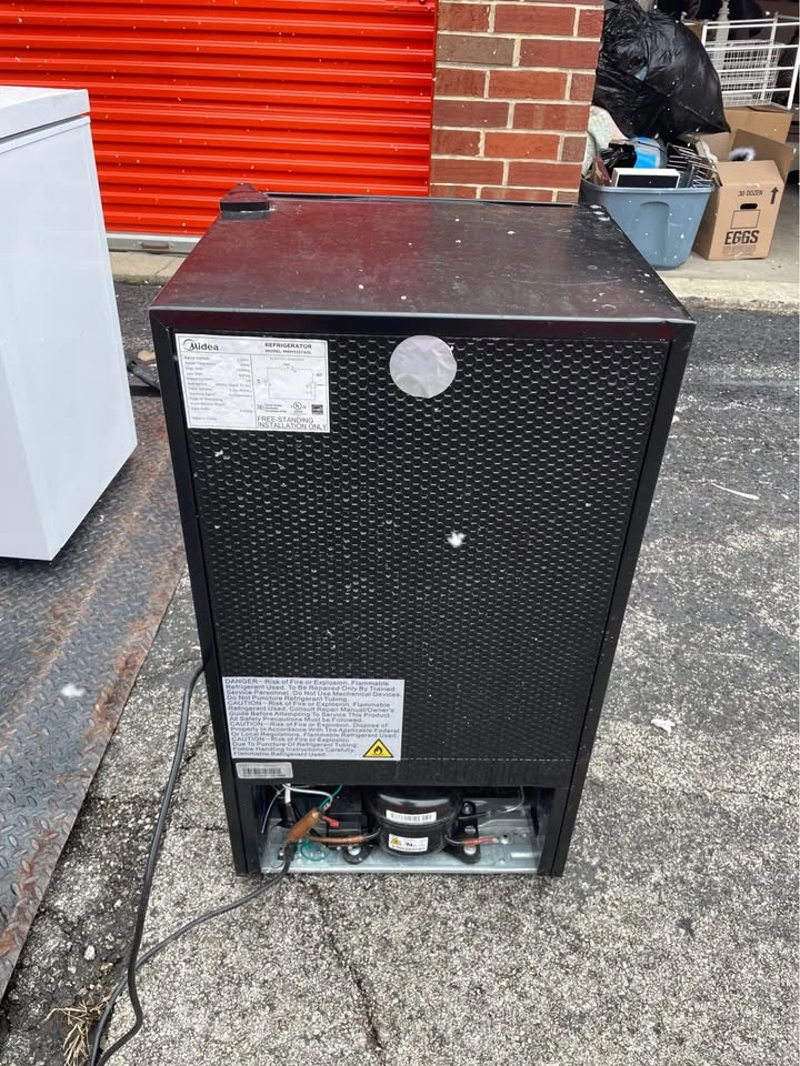 Midea 3.3 cu Mini Fridge - photo 2