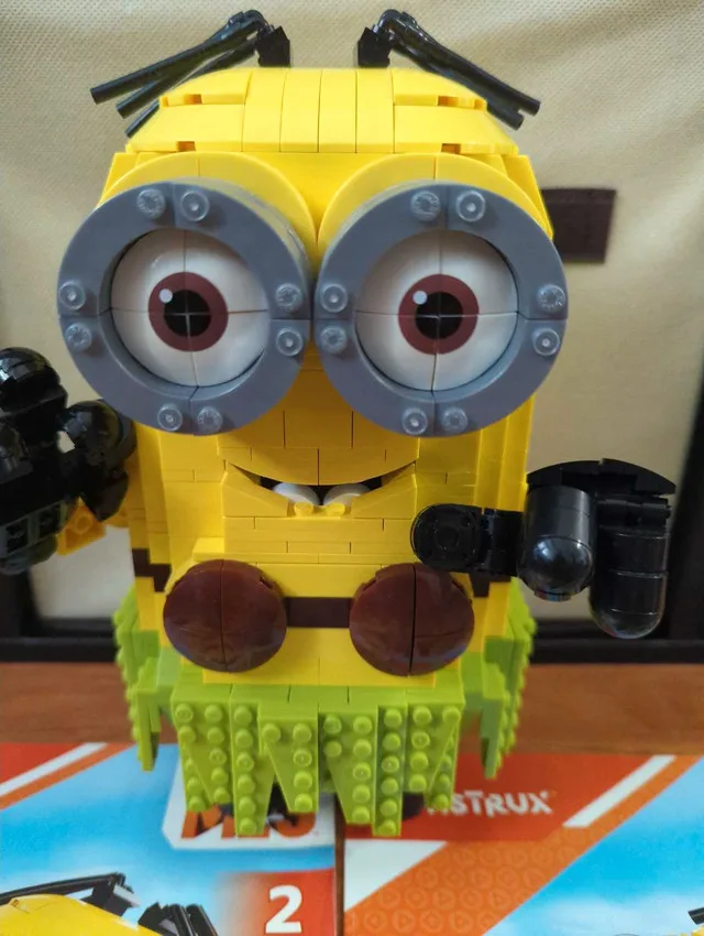 Mega Construx Minion image indicator(2)