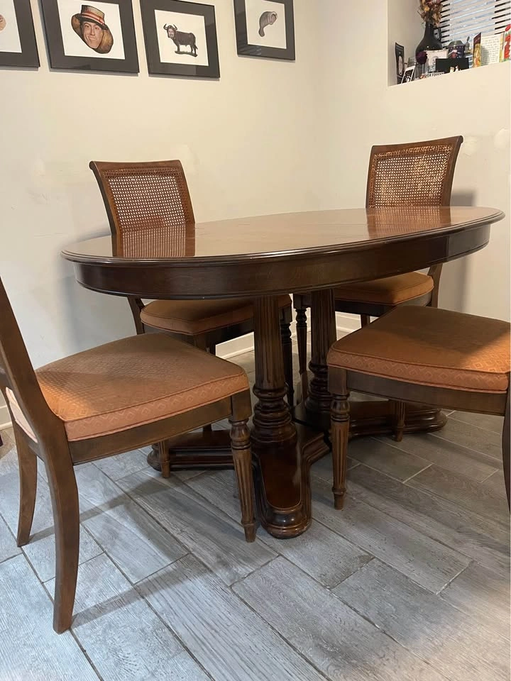 Ethan Allen Extendable Dining Set - photo 2
