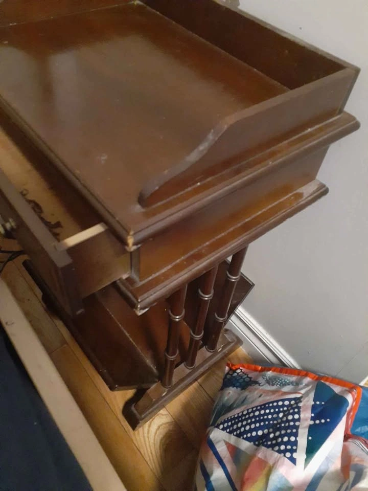 Antique-style side table/magazine holder - photo 2