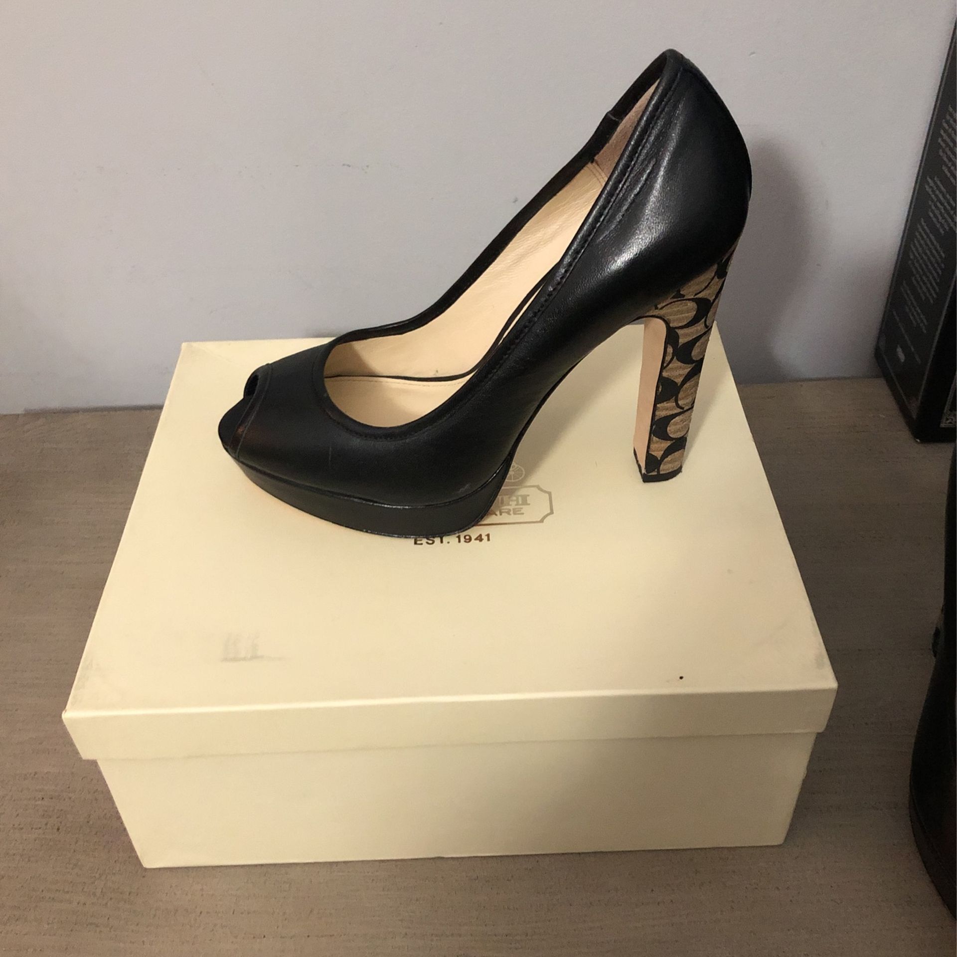 Coach Black Leather Heel - photo 2