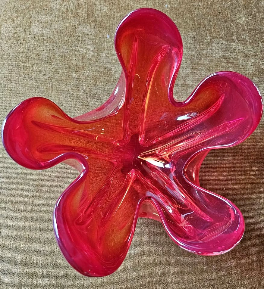 Stunning Mid-Century Modern Art Glass Centerpiece Bowl - Amberin