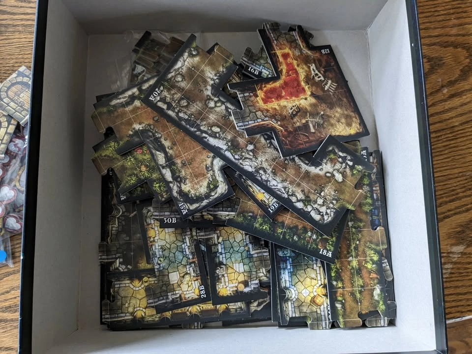 Descent 2nd Edition Board Game - Like New - photo 4