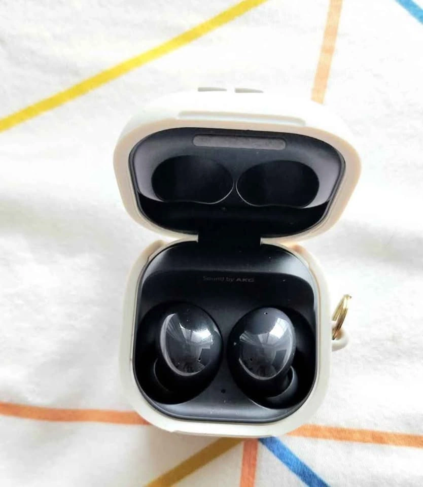 Samsung Galaxy Buds 2 with Protective Case - photo 2