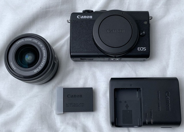 Canon EOS M200 24MP Mirrorless Camera & 15-45mm EF-M Lens