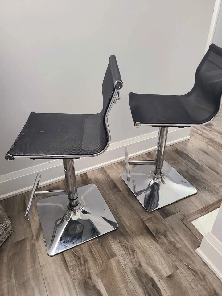 🇨🇦 Pair of bar stools 30$ - photo 2