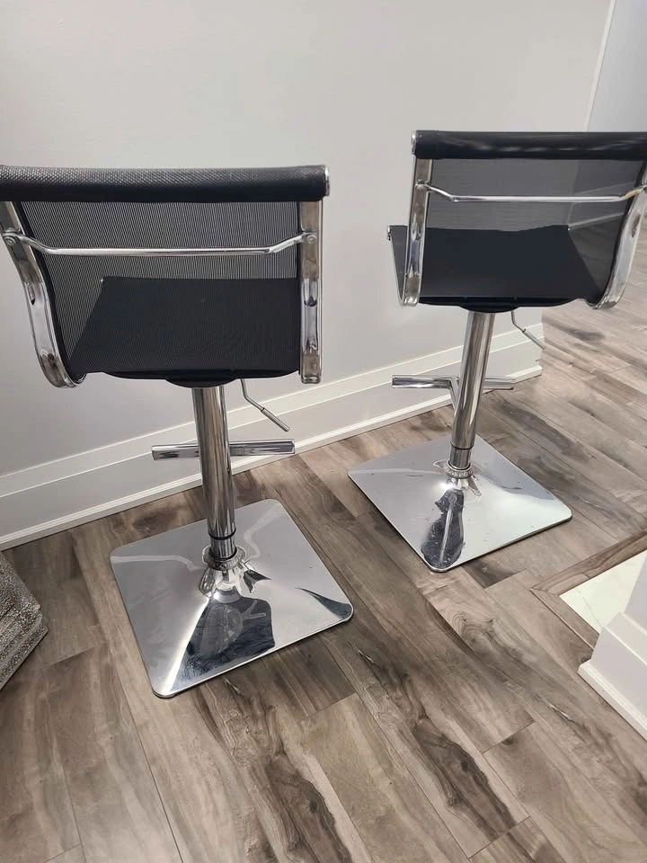 🇨🇦 Pair of bar stools 30$ - photo 3