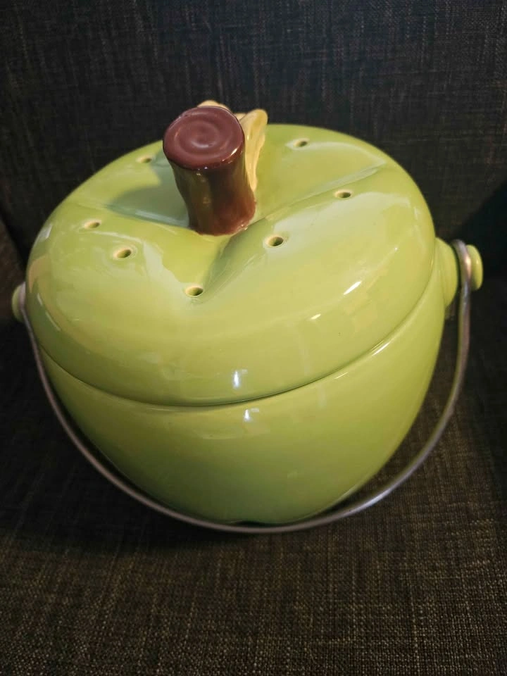 Apple Shaped Countertop Compost Ceramic Container - photo 2