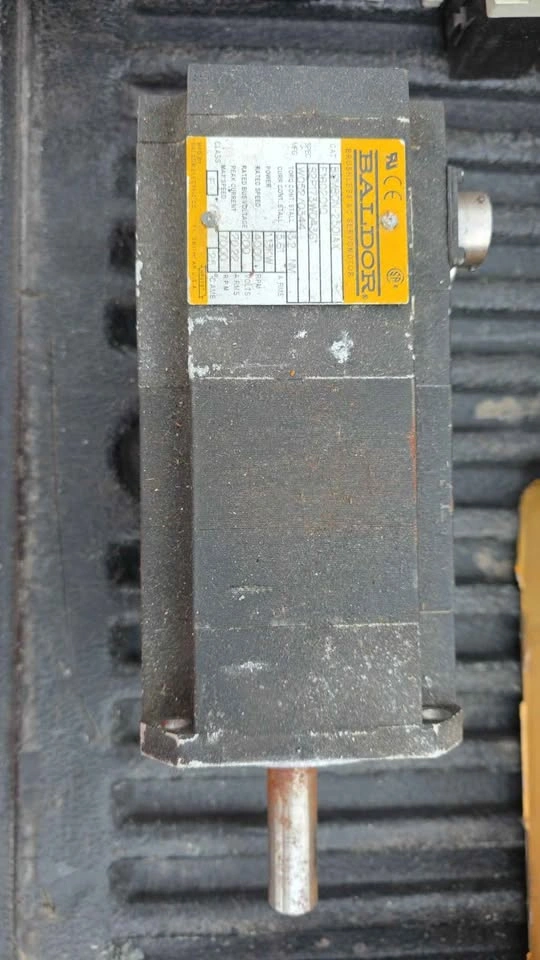 Baldor Brushless AC Servomotor BSM80N-250IAX 1.5kW - photo 2
