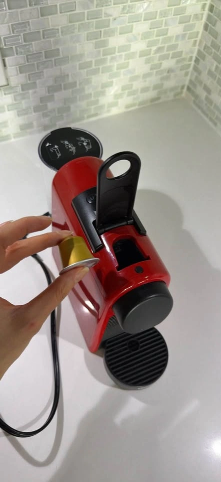 Red Nespresso DeLonghi Coffee Machine - photo 4