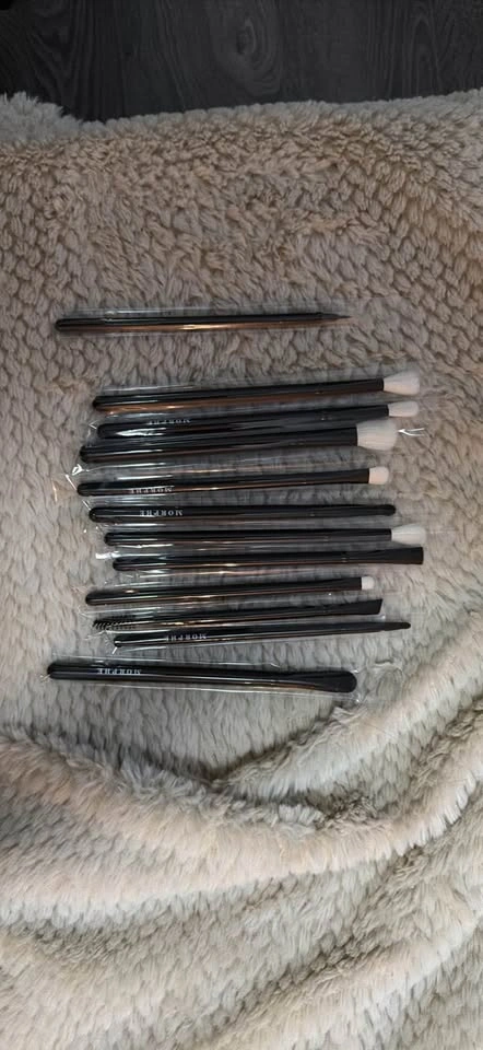 Morphe Eye Obsessed 12-Piece Eye Brush Collection + Bag - photo 3