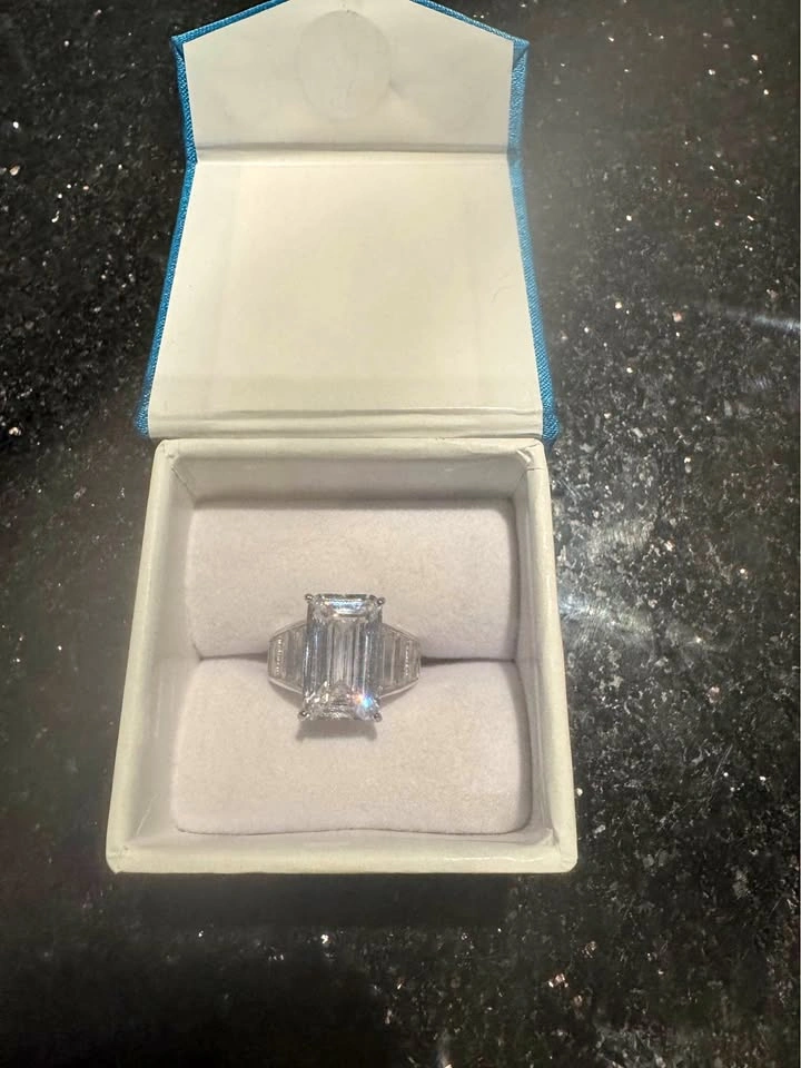 Sparkly S925 Sterling Silver Emerald Cut Ring
