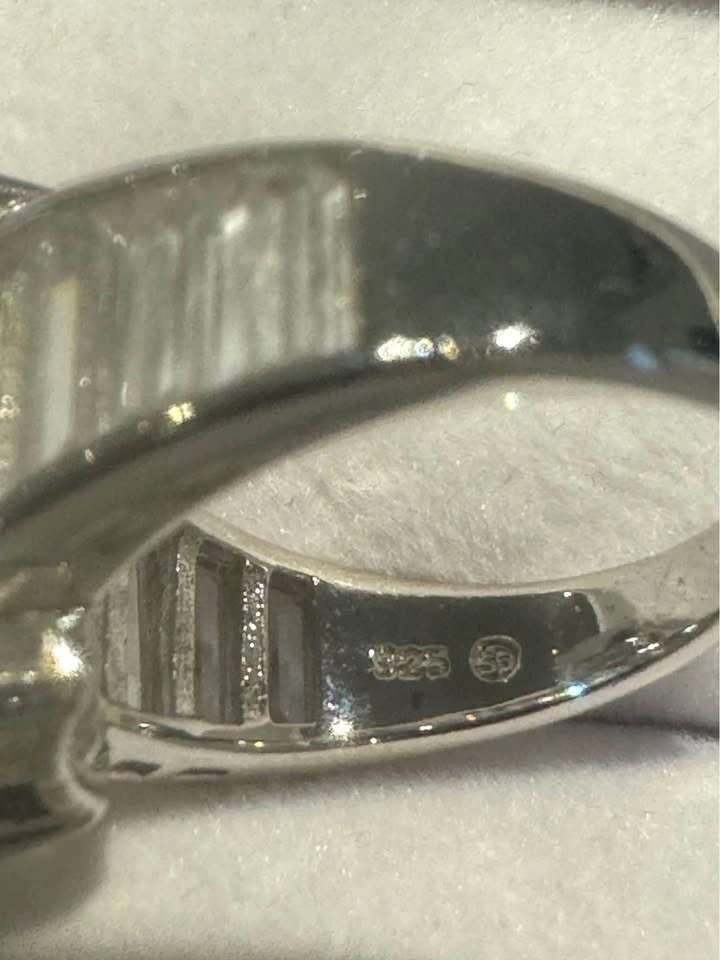 Sparkly S925 Sterling Silver Emerald Cut Ring - photo 3