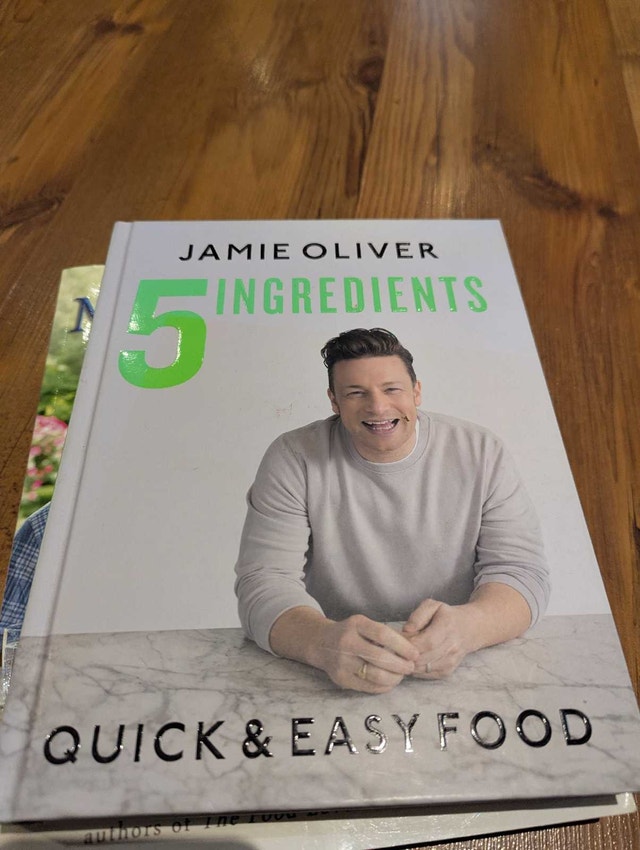 Jamie Oliver 5 Ingredients Cookbook