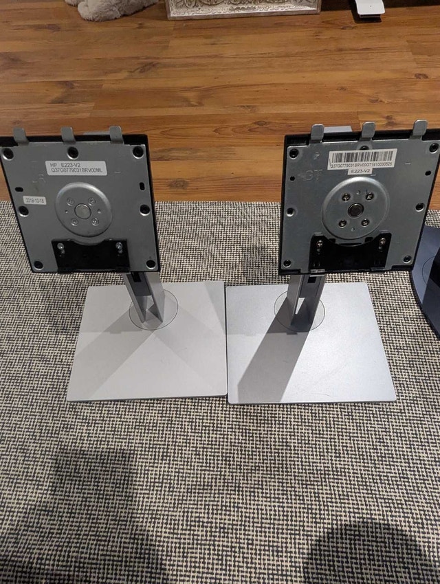 HP Monitor stands two