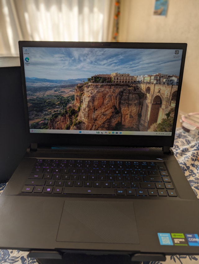 GIGABYTE AORUS 15 BSF Gaming Laptop - RTX 4070, 32GB RAM, 2TB SS